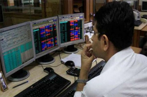Stock market closed with declining trend for the third consecutive day