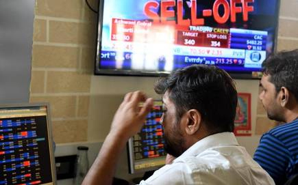 The stock market fell again, the Sensex slipped 214 points