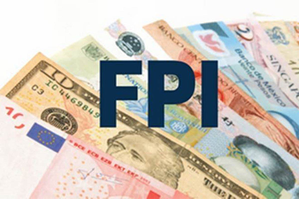 FPI withdraws Rs 15,403 crore from Indian markets in April