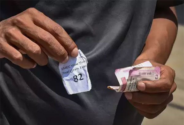 Delhi govt issued 4.75 lakh e-tokens for liquor in 2 days