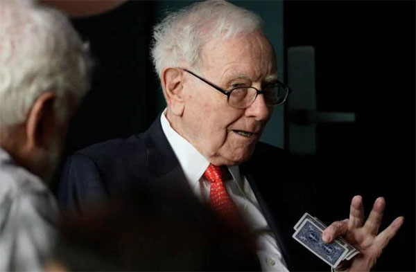 Buffett hikes Bank of America stake by more than $800 million