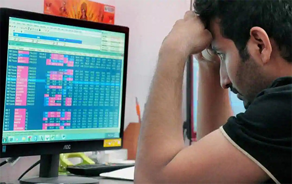 Sensex crashes by 599.64 pts