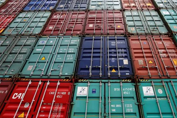 New Delhi: Growing for the third consecutive month, the country's exports grew by 0.67 percent year-on-year to reach $ 27.93 billion in February. According to official data released on Monday, the trade deficit widened to $ 12.62 billion. The data revealed that imports have increased by 6.96 percent to reach $ 40.54 billion in the month. The trade deficit stood at $ 10.16 billion in February 2020. During the period April-February 2020-21, exports fell by 12.23 percent to reach $ 256.18 billion. It was $ 291.87 billion in the year-ago period. Imports declined 23.11 percent to $ 340.8 billion in April-February. In February, oil imports fell by 16.63 per cent to $ 8.99 billion. Whereas shipments fell by 40.18 per cent to $ 72.08 billion during April-February. Gold imports jumped to $ 5.3 billion in February, from $ 2.36 billion in the year-ago month. Among the sectors which have shown positive exports during February are oilmeal, iron ore, rice (30.78 per cent), carpets (19.46 per cent), spices (18.61 per cent), pharmaceuticals (14.74 per cent), tobacco (7.71 per cent) and chemicals (1.2 Per cent). The sectors which have seen negative growth include oilseed, leather, petroleum products, cashew, gems and jewelery, ready made clothes, tea, engineering goods, coffee and marine products.