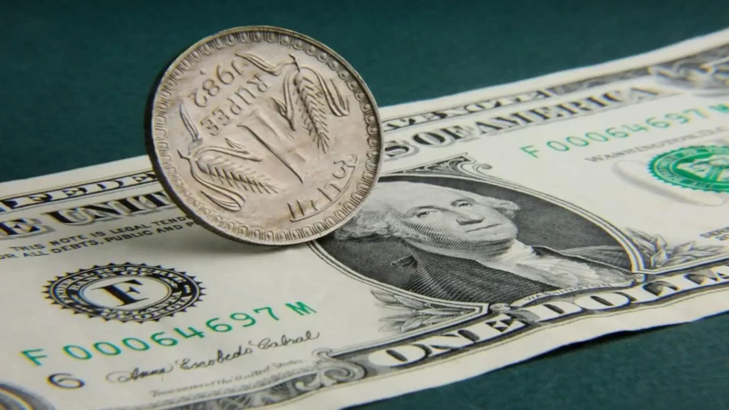 Rupee Hits 5-Month Low After Trump’s Tariff Threat